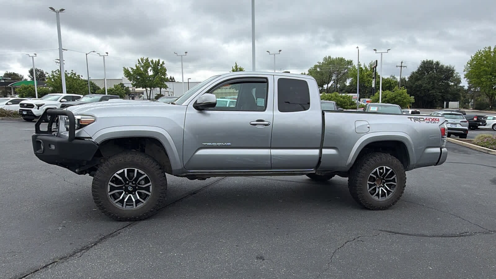 Thumbnail: 2020 Toyota Tacoma - 8