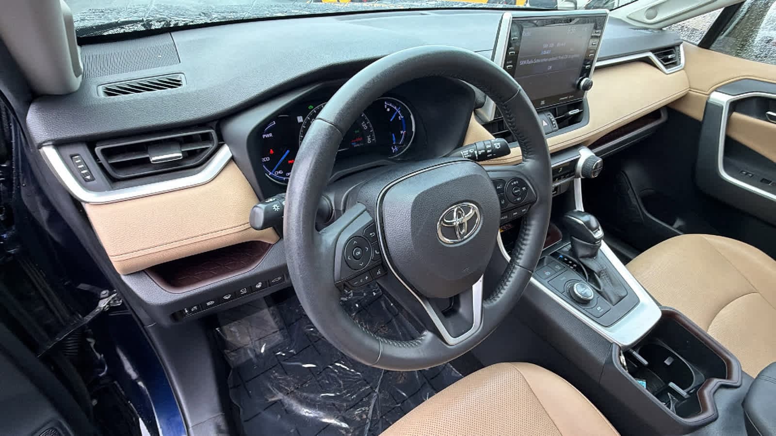 Thumbnail: 2022 Toyota RAV4 - 10