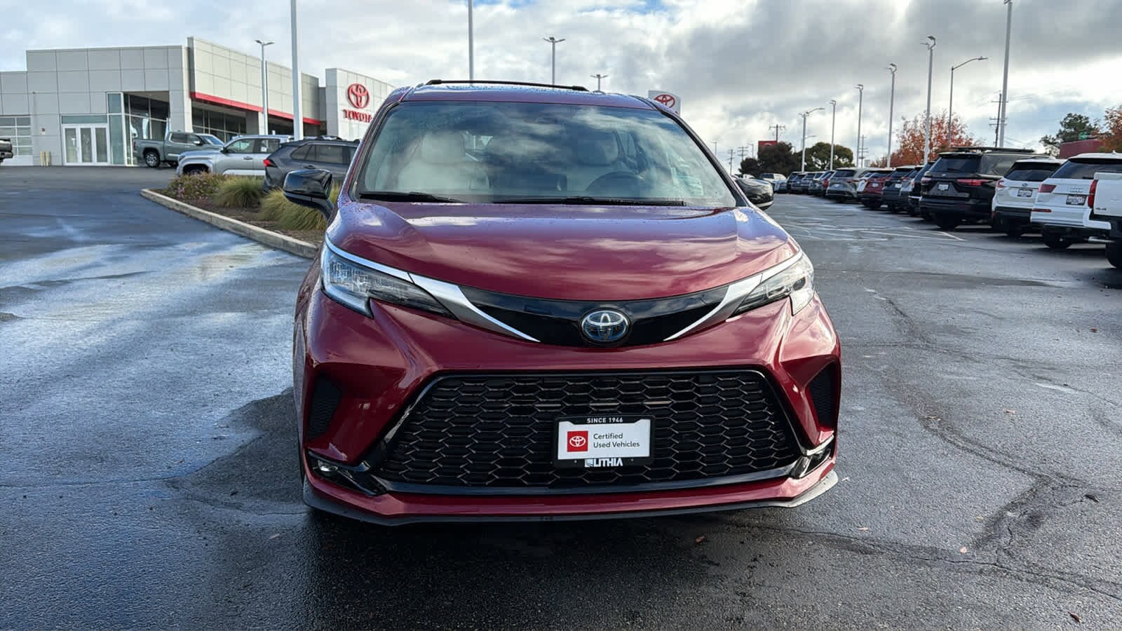 2023 Toyota Sienna XSE photo 2