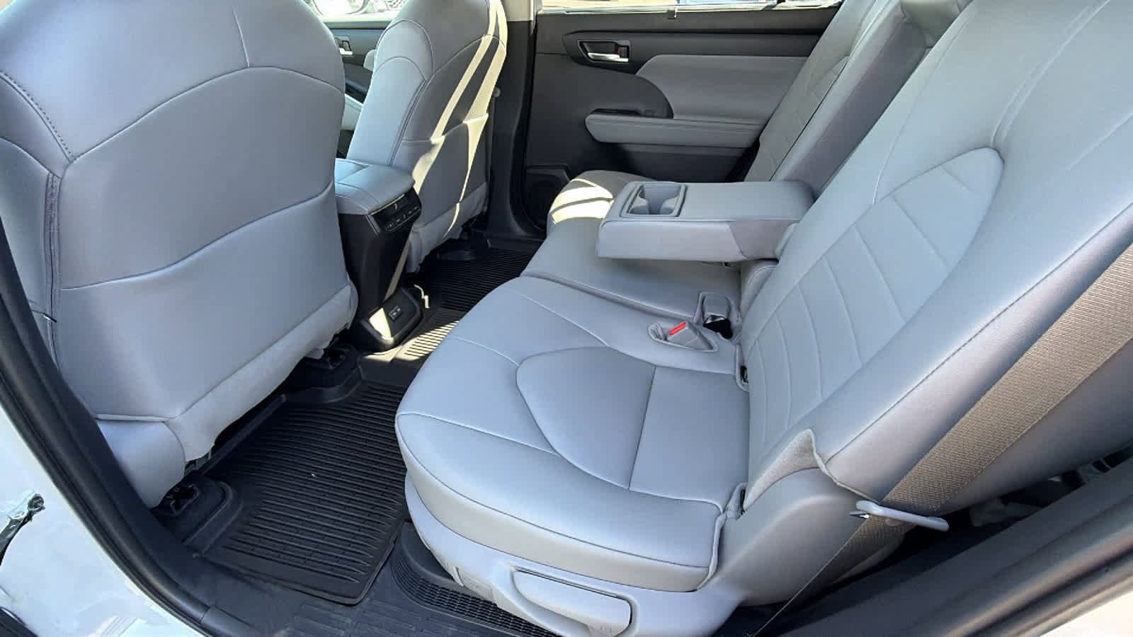Thumbnail: 2026 Toyota Highlander - 24