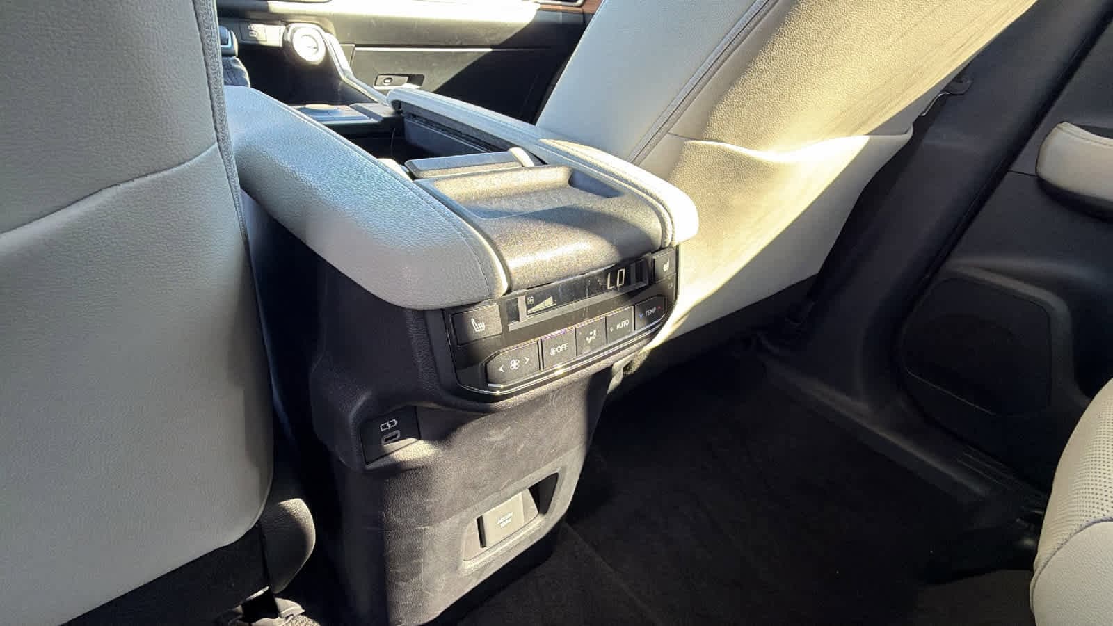 Thumbnail: 2024 Toyota Grand Highlander - 25