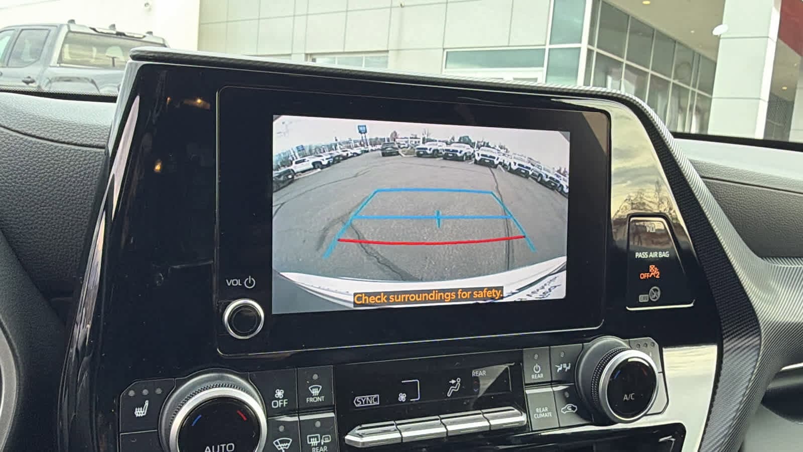 Thumbnail: 2024 Toyota Highlander - 16