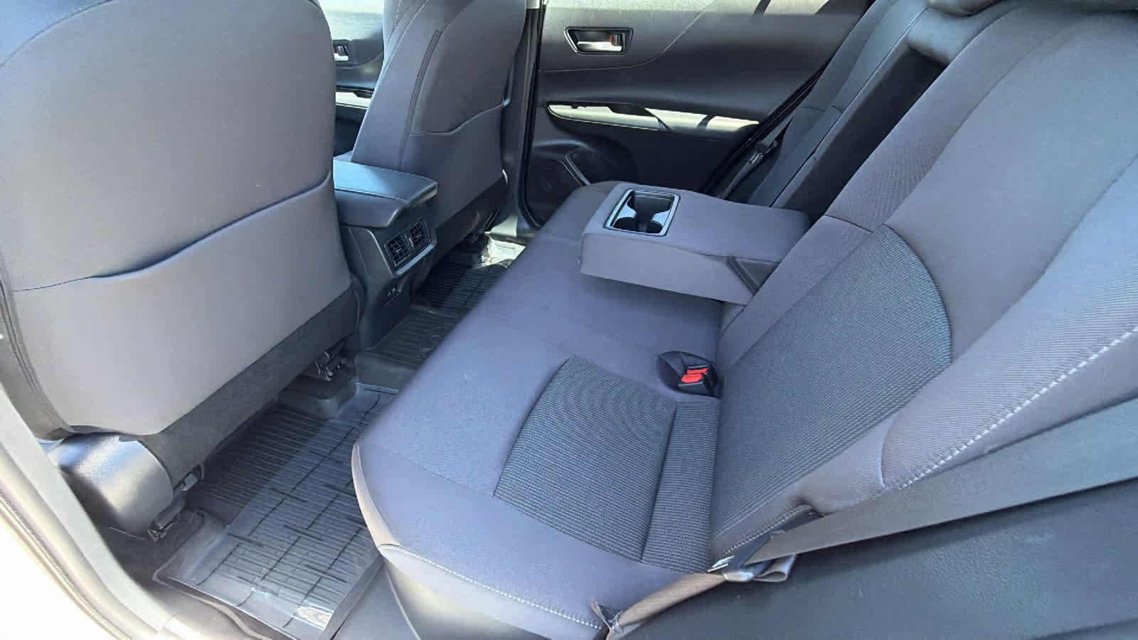 2024 Toyota Venza LE - Photo 24