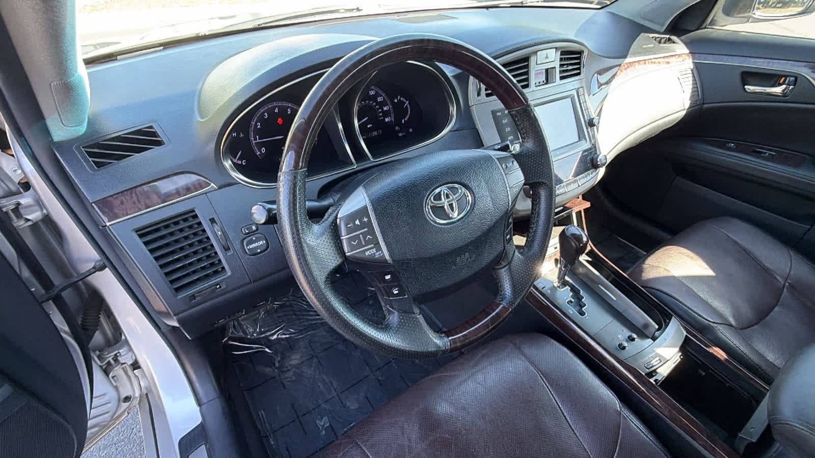 Thumbnail: 2011 Toyota Avalon - 10