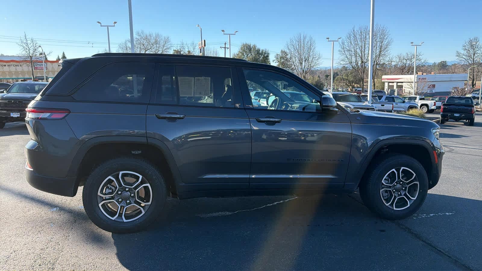 Thumbnail: 2022 Jeep Grand Cherokee - 4