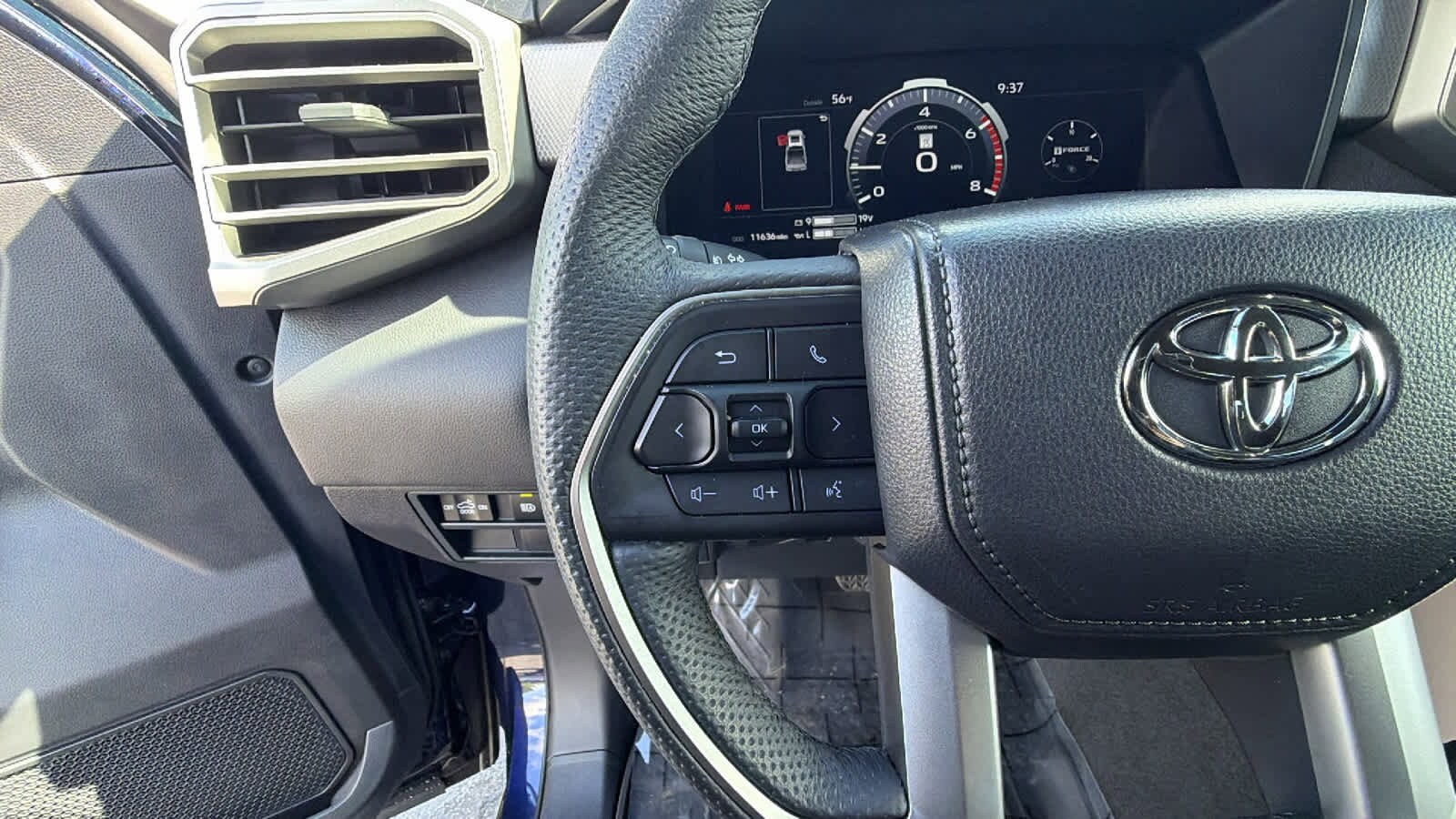 2025 Toyota Tundra Limited - Photo 19