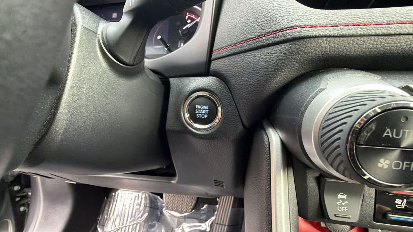 Thumbnail: 2022 Toyota RAV4 - 17