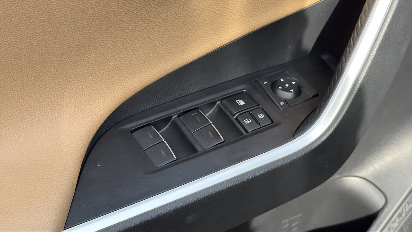 Thumbnail: 2023 Toyota RAV4 - 22