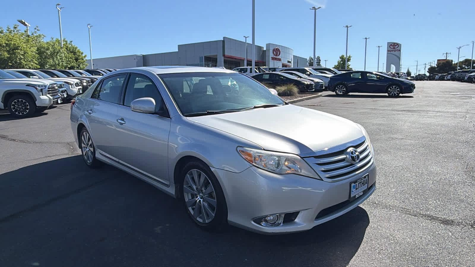 Thumbnail: 2011 Toyota Avalon - 3