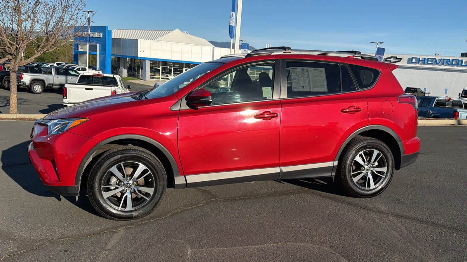 Thumbnail: 2017 Toyota RAV4 - 8