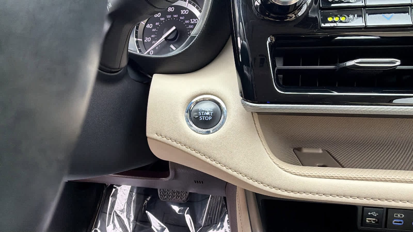 Thumbnail: 2022 Toyota Highlander - 17