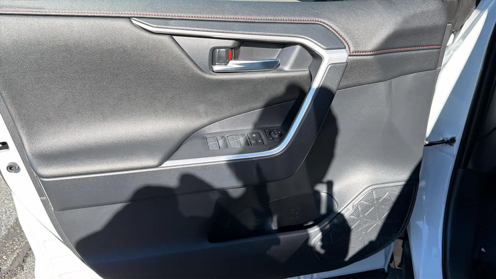 Thumbnail: 2025 Toyota RAV4 - 23