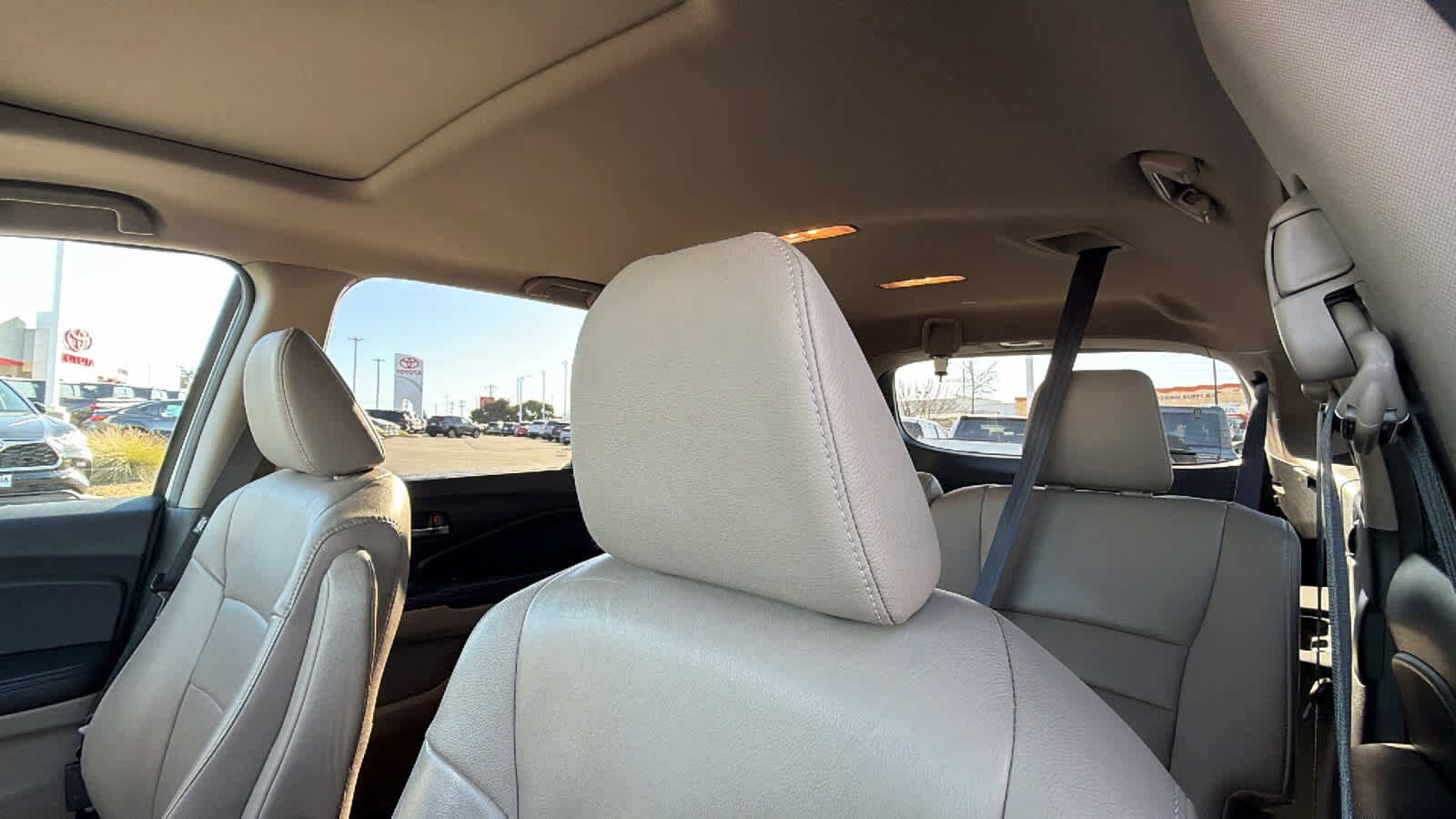 Thumbnail: 2017 Honda Pilot - 11