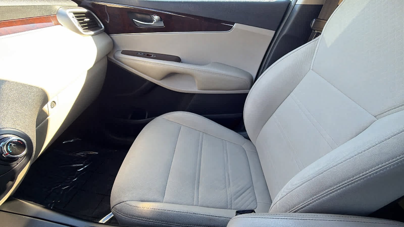 Thumbnail: 2016 Kia Sorento - 12