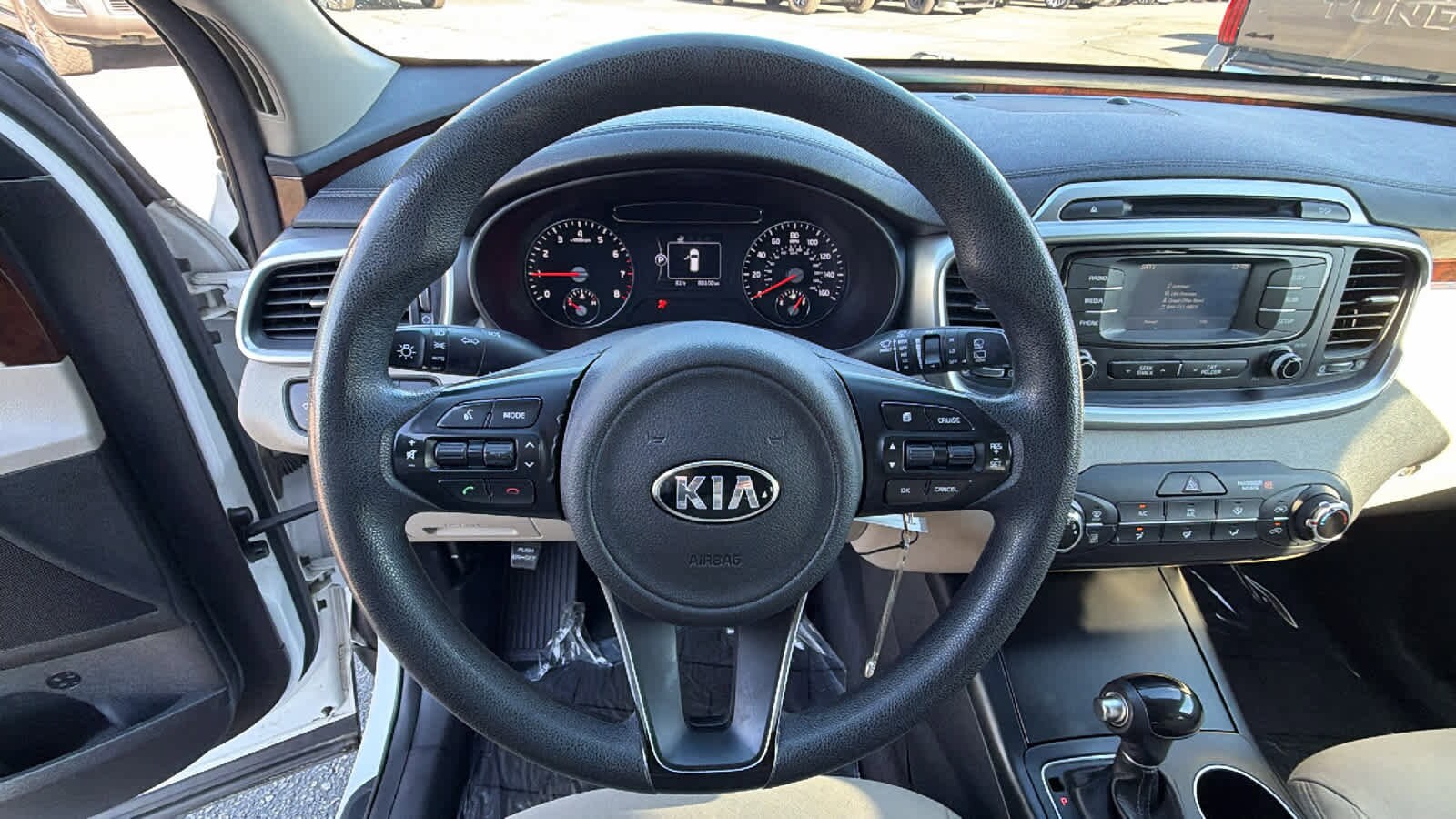 Thumbnail: 2016 Kia Sorento - 18