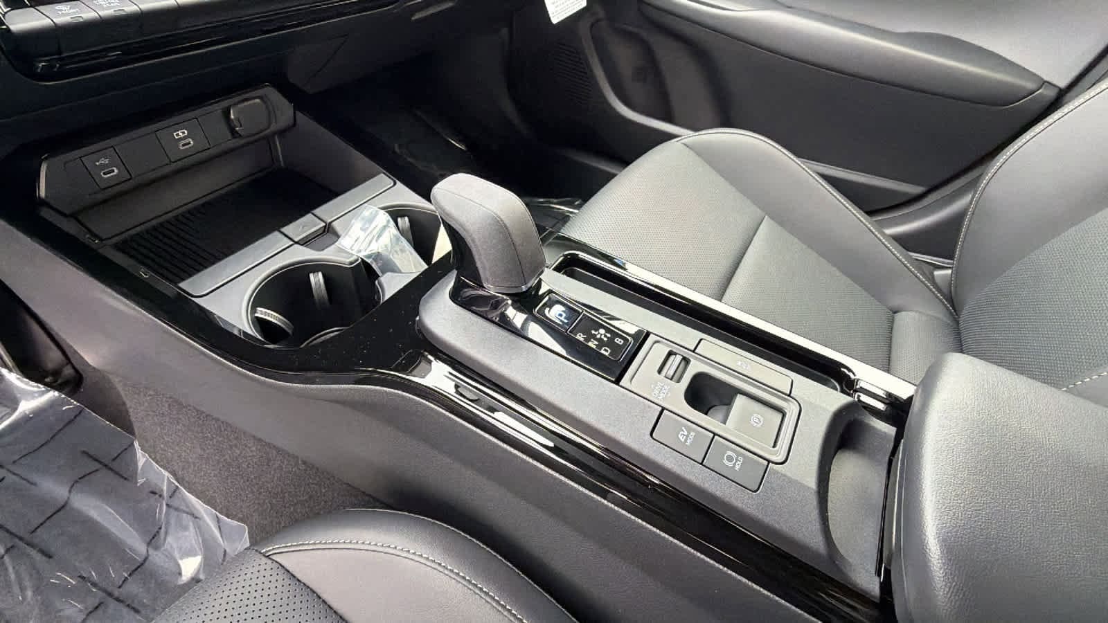 2026 Toyota Prius XLE - Photo 13