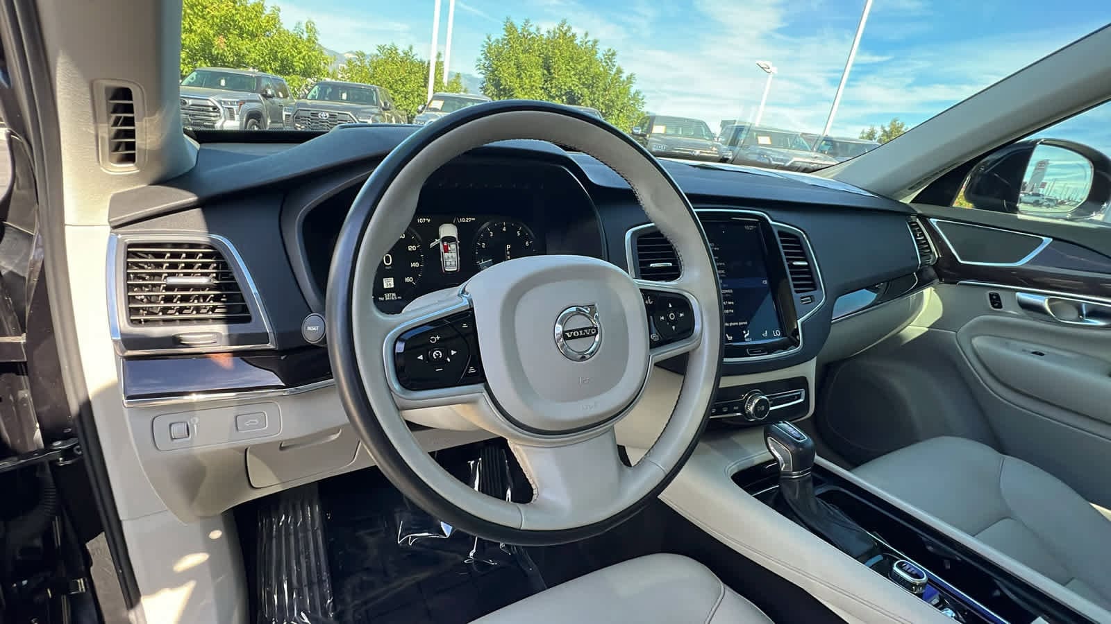 Used 2019 Volvo XC90 Momentum with VIN YV4A22PK8K1506977 for sale in Redding, CA