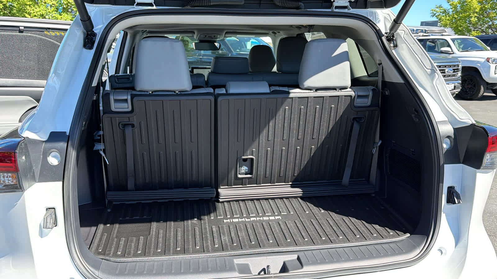 Thumbnail: 2026 Toyota Highlander - 27