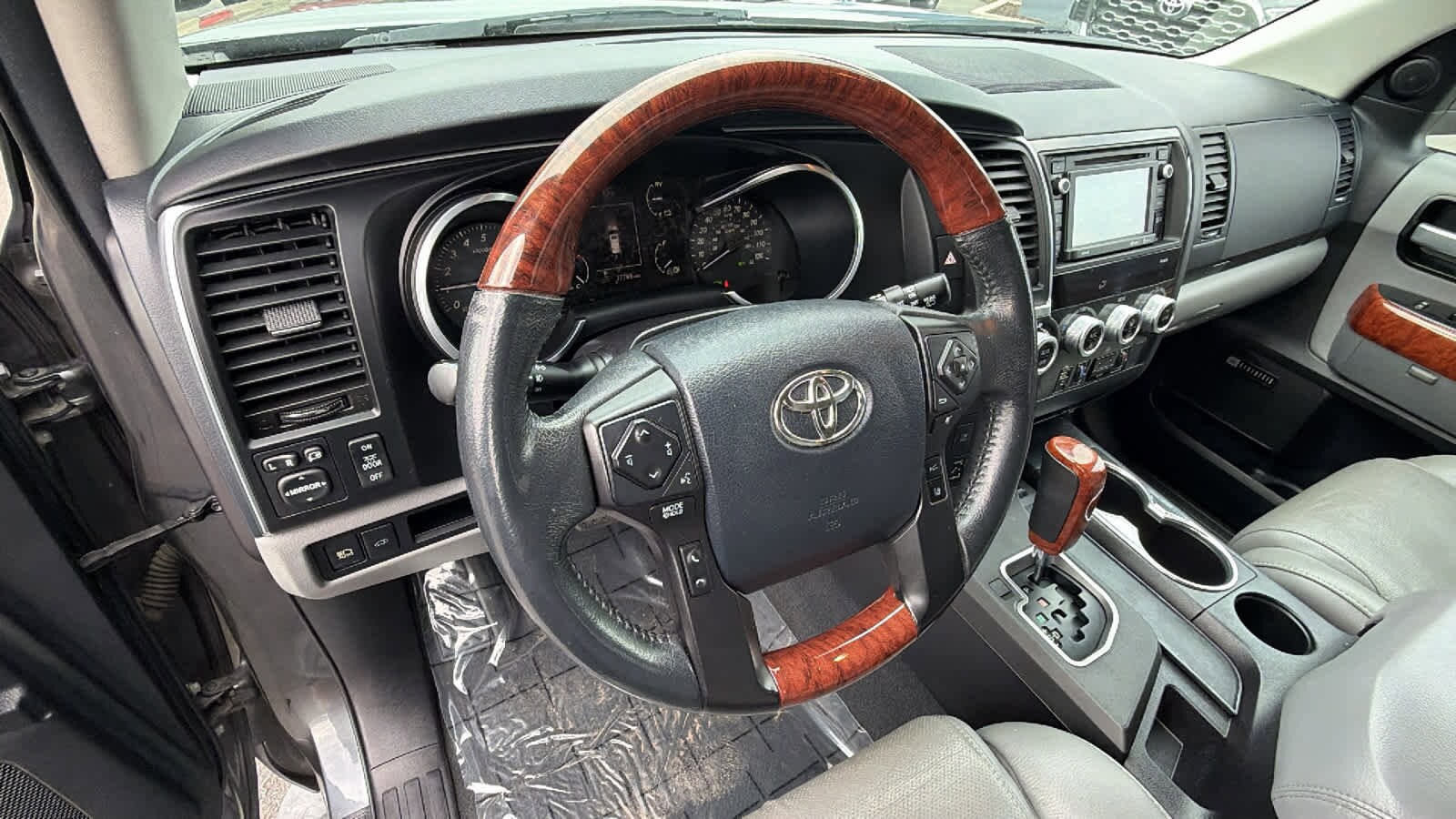 Thumbnail: 2019 Toyota Sequoia - 10