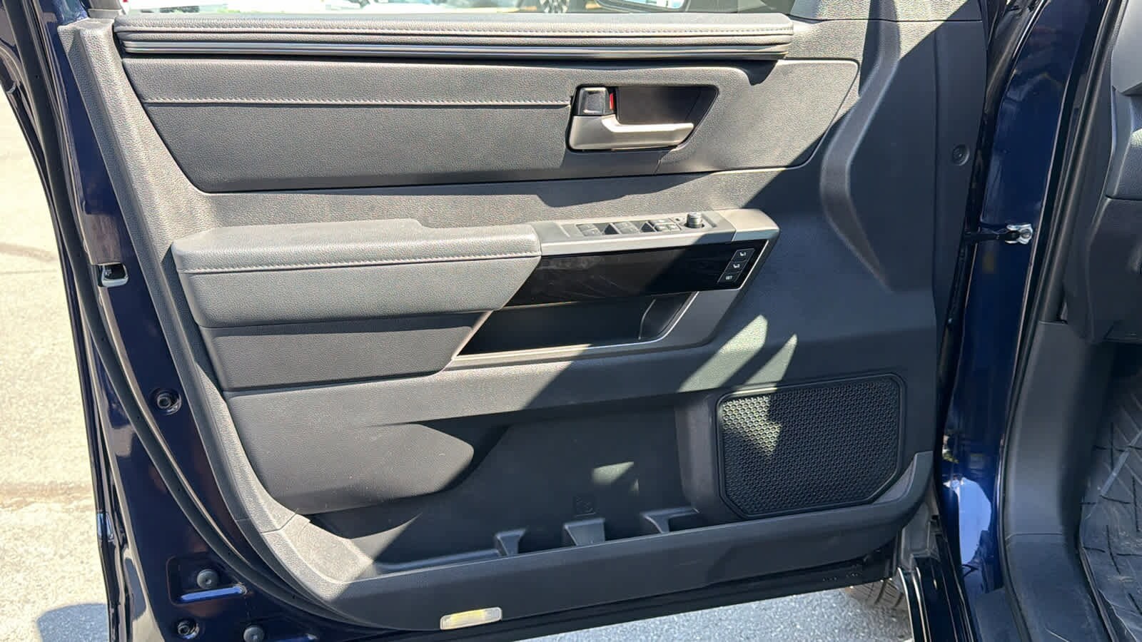 2025 Toyota Tundra Limited - Photo 23