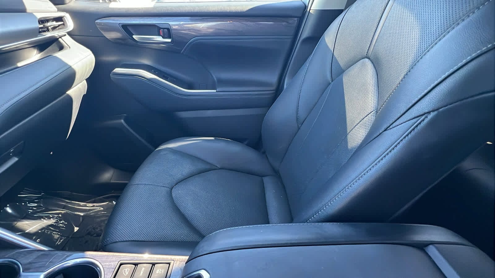 Thumbnail: 2023 Toyota Highlander - 12