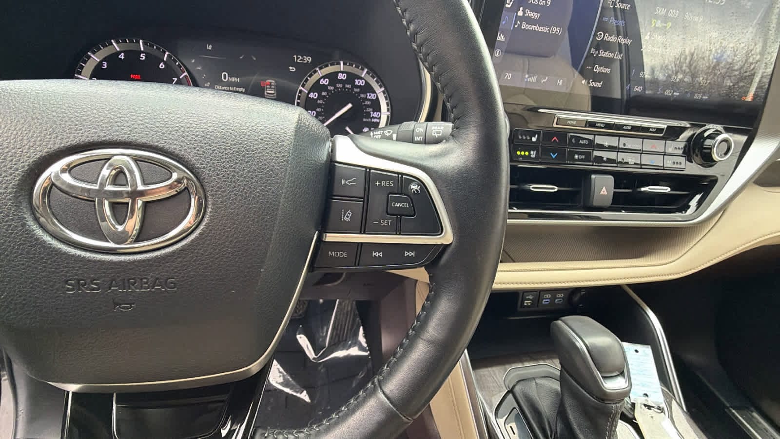 Thumbnail: 2022 Toyota Highlander - 20