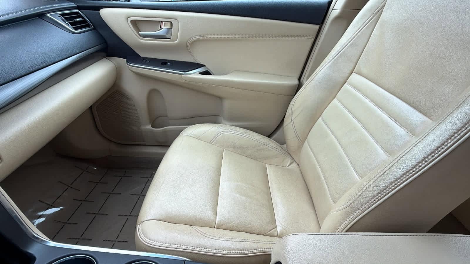 Thumbnail: 2015 Toyota Camry - 12