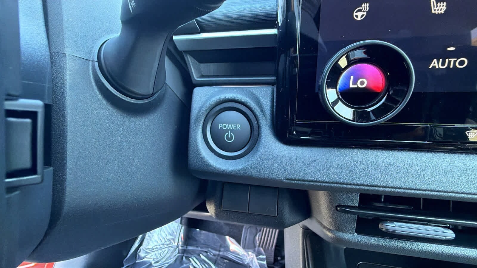 2026 Toyota C-HR XSE - Photo 17