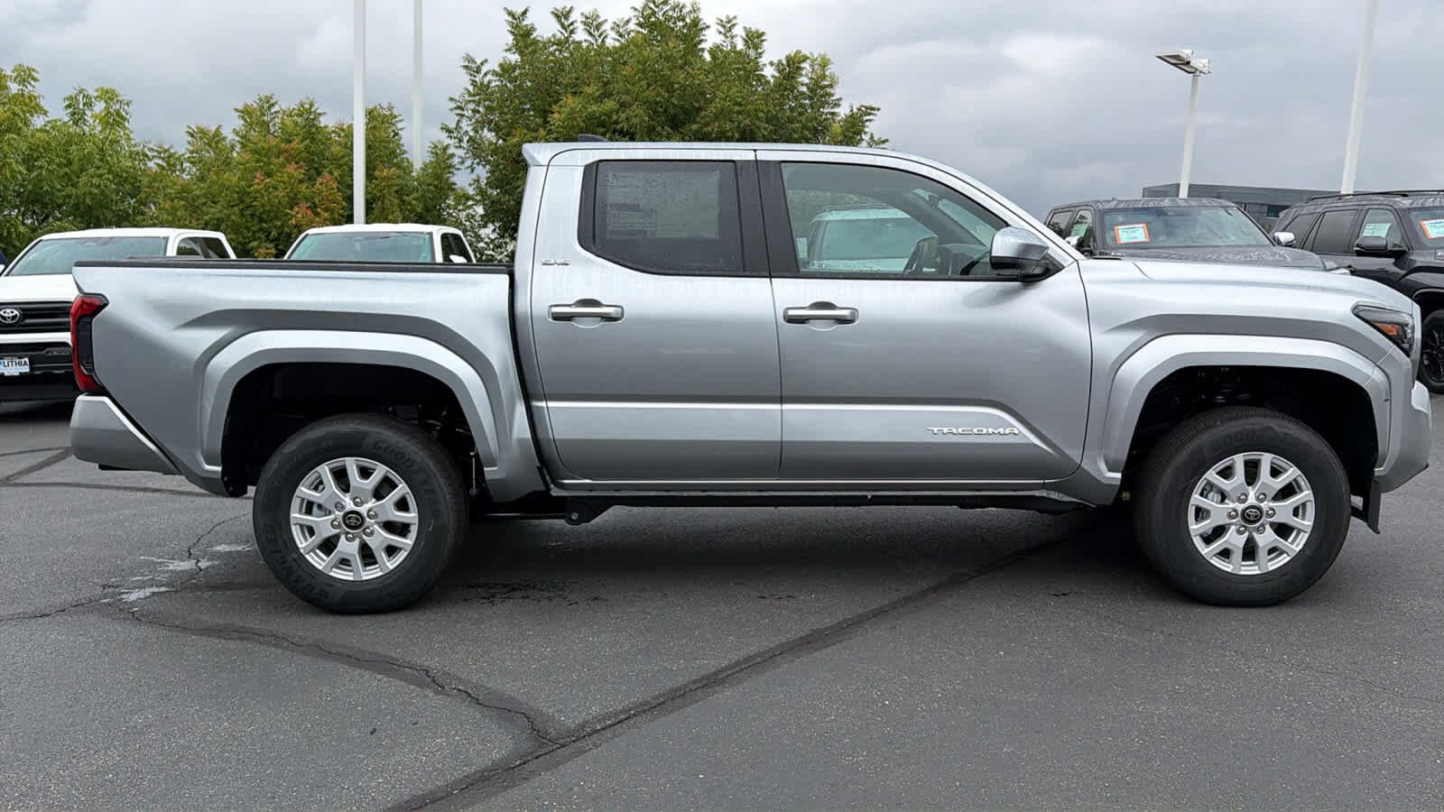 2025 Toyota Tacoma SR5 4x4 Double Cab photo 4
