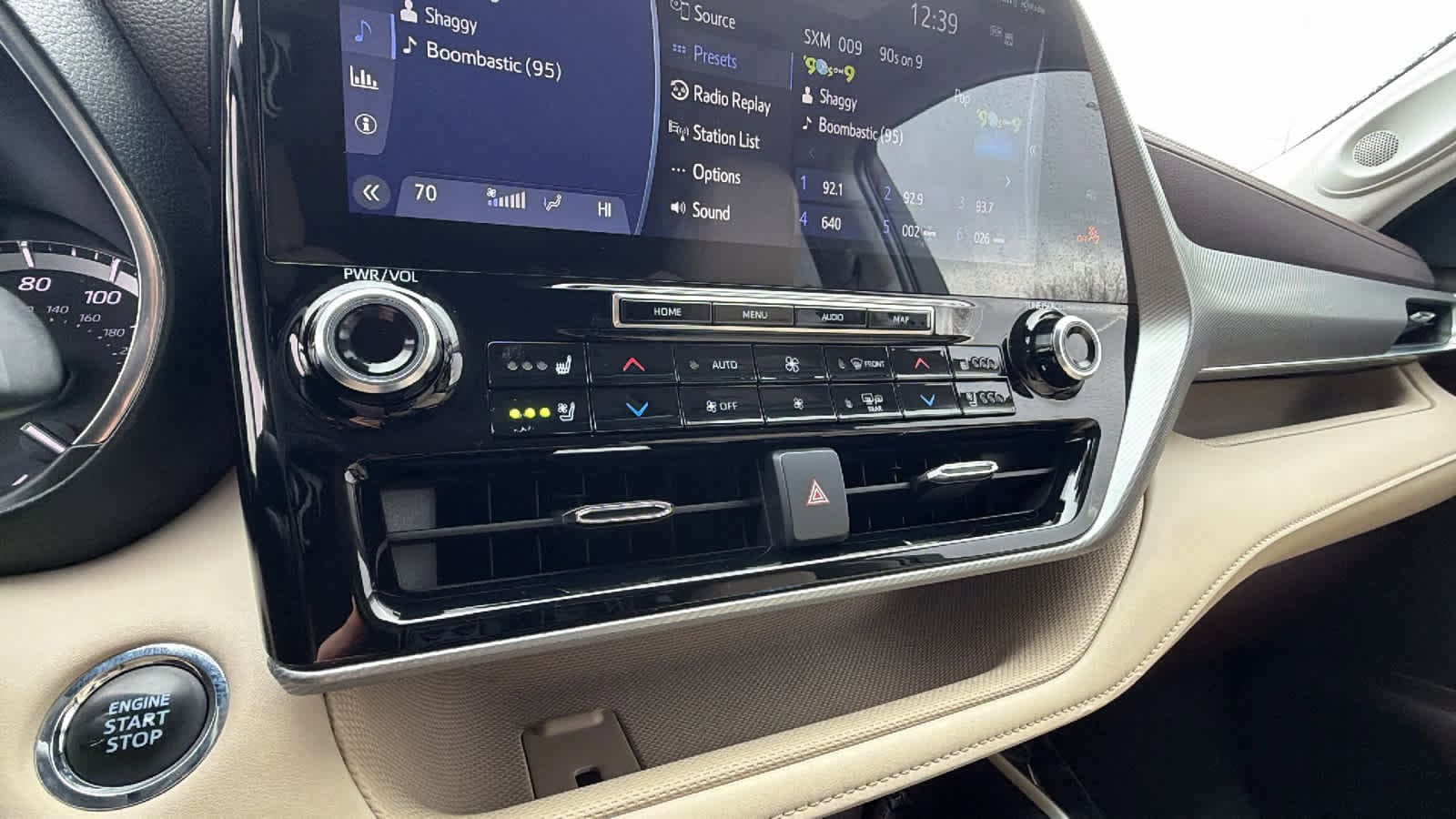 Thumbnail: 2022 Toyota Highlander - 14