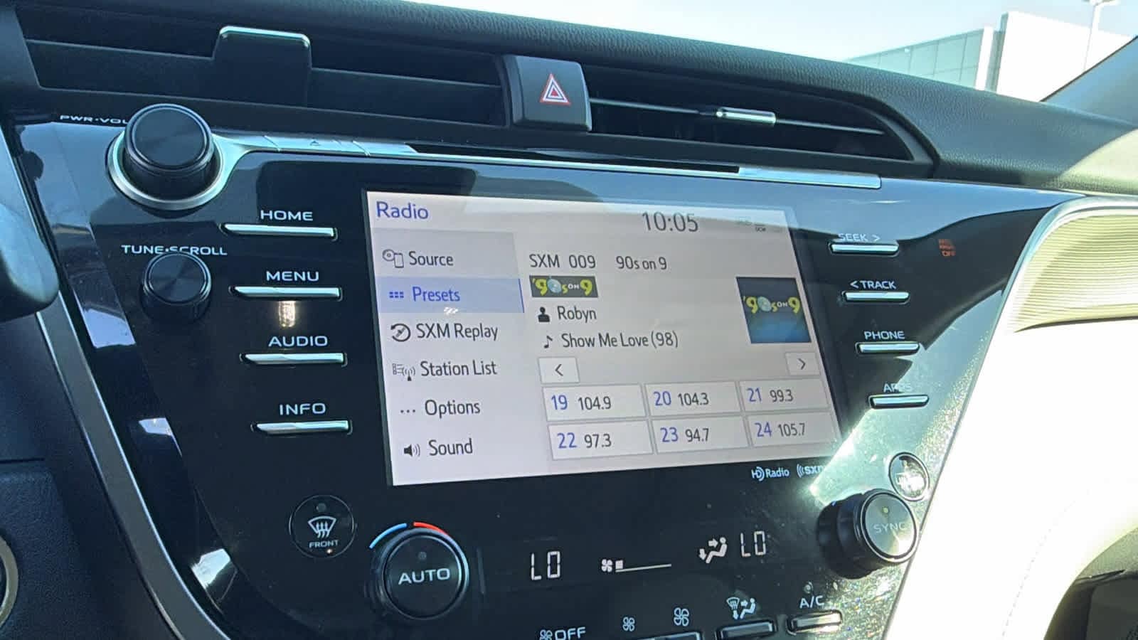 Thumbnail: 2018 Toyota Camry - 15