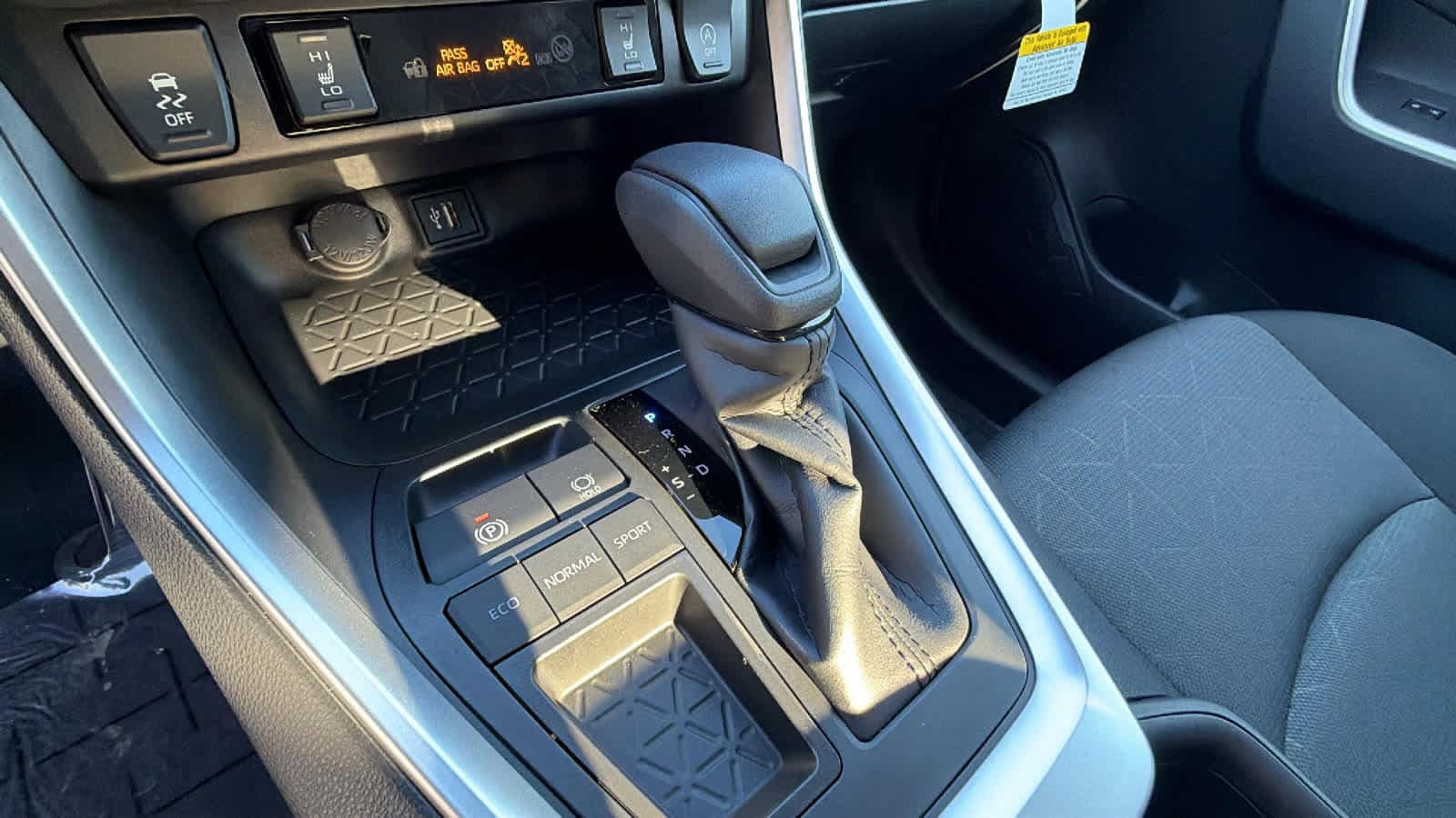 Thumbnail: 2025 Toyota RAV4 - 13