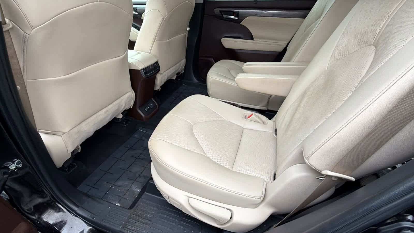 Thumbnail: 2022 Toyota Highlander - 24