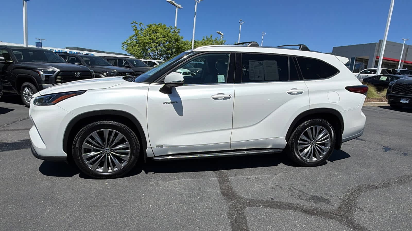 Thumbnail: 2021 Toyota Highlander - 8