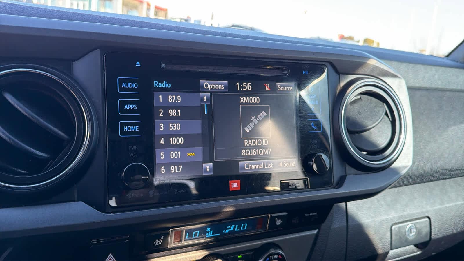 Thumbnail: 2018 Toyota Tacoma - 15