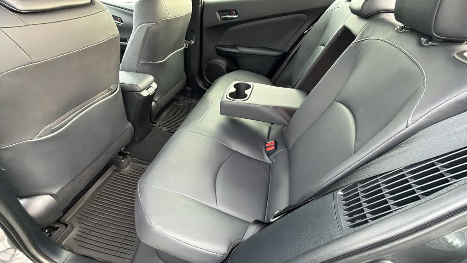 Thumbnail: 2022 Toyota Prius Prime - 24