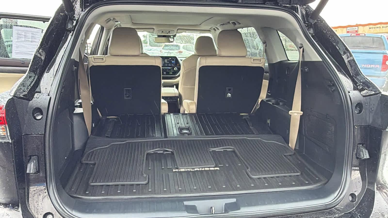 Thumbnail: 2022 Toyota Highlander - 27