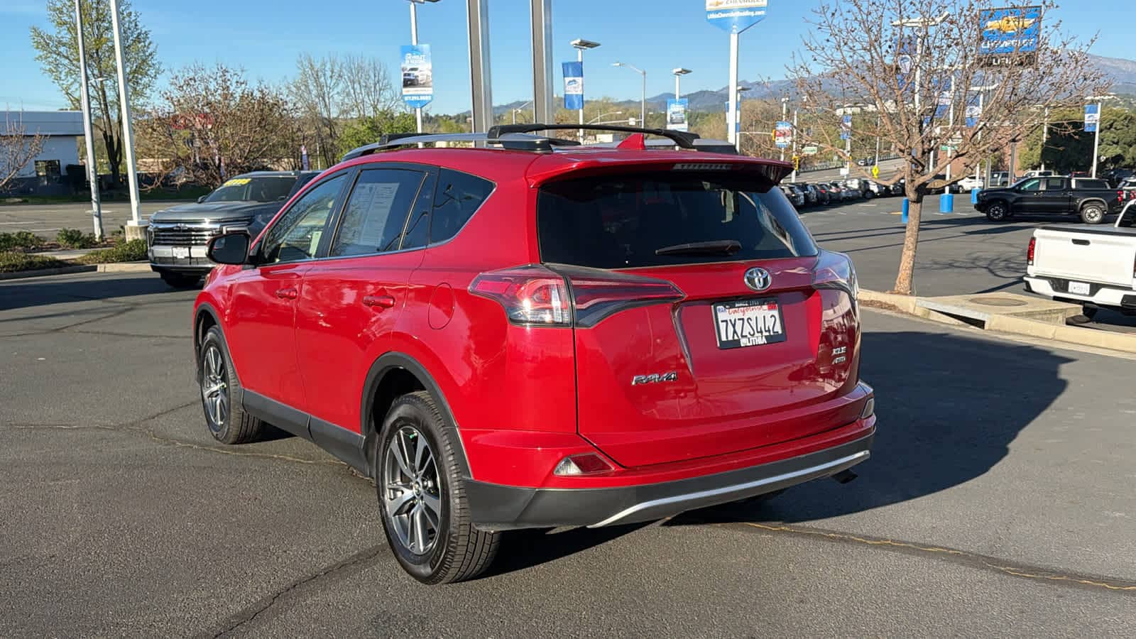 Thumbnail: 2017 Toyota RAV4 - 7