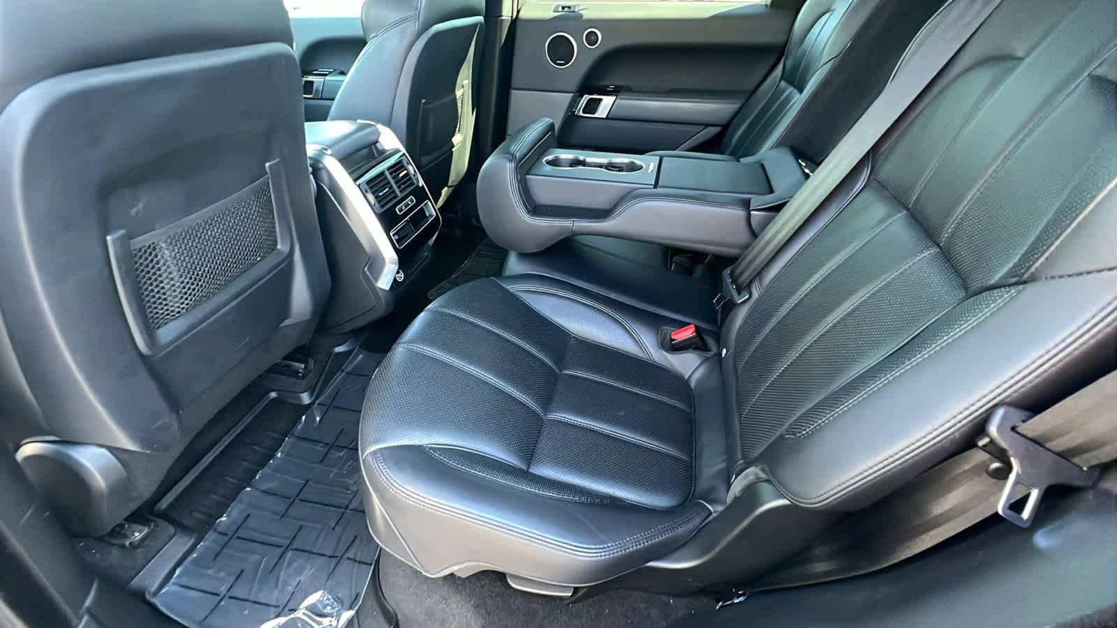 Thumbnail: 2015 Land Rover Range Rover Sport - 24