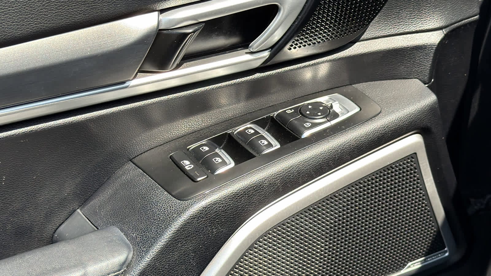 Thumbnail: 2020 Kia Telluride - 22