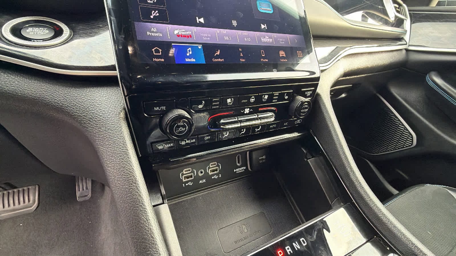 Thumbnail: 2022 Jeep Grand Cherokee - 14