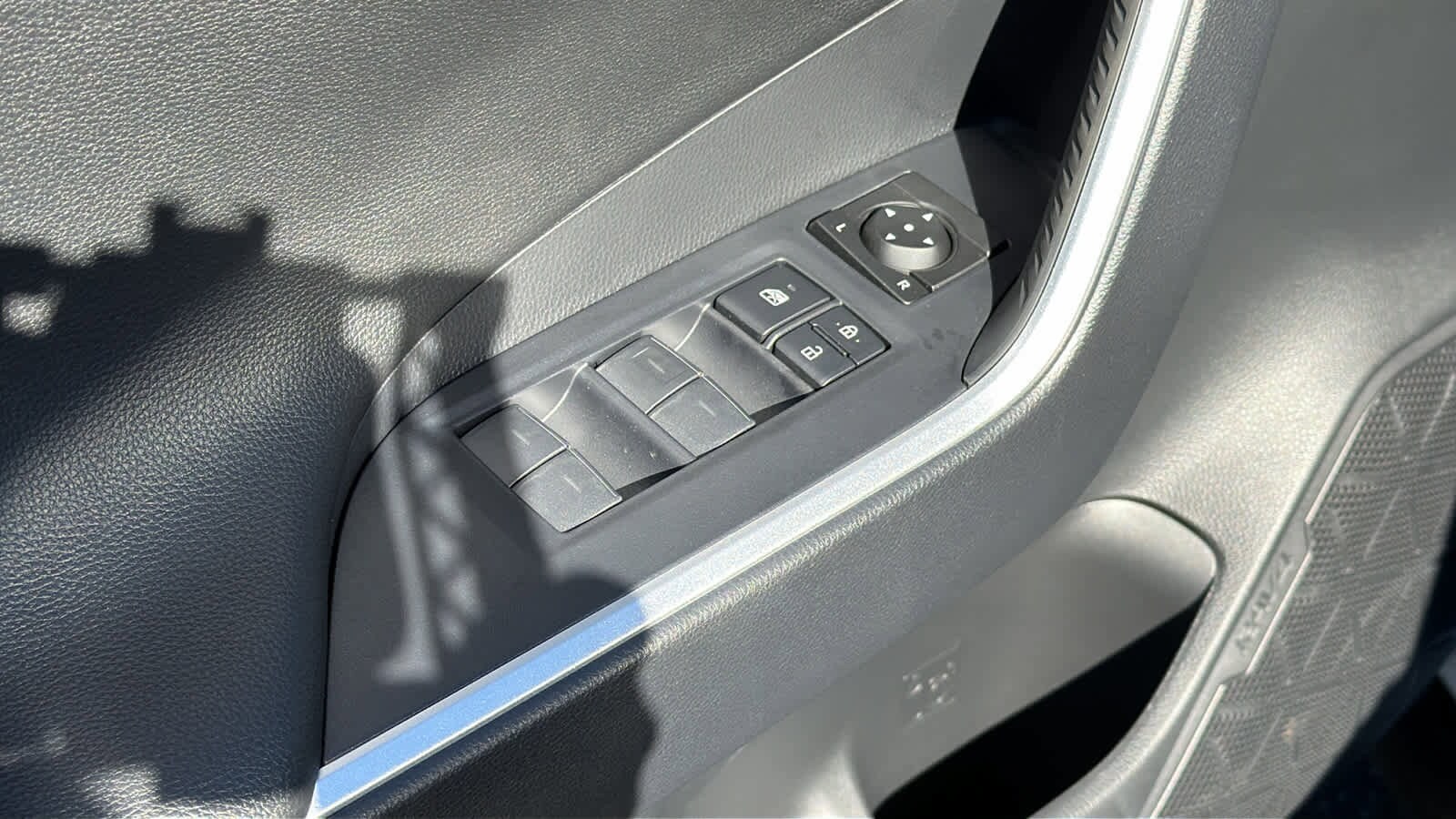 Thumbnail: 2025 Toyota RAV4 - 22