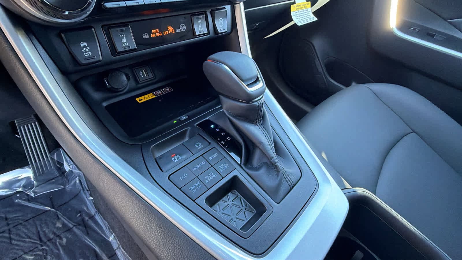 Thumbnail: 2025 Toyota RAV4 - 13