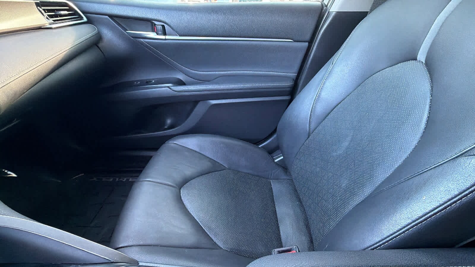 Thumbnail: 2018 Toyota Camry - 12