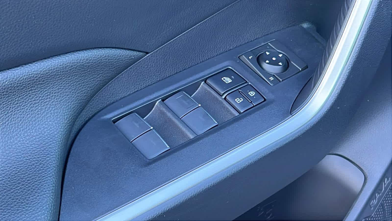 Thumbnail: 2025 Toyota RAV4 - 22