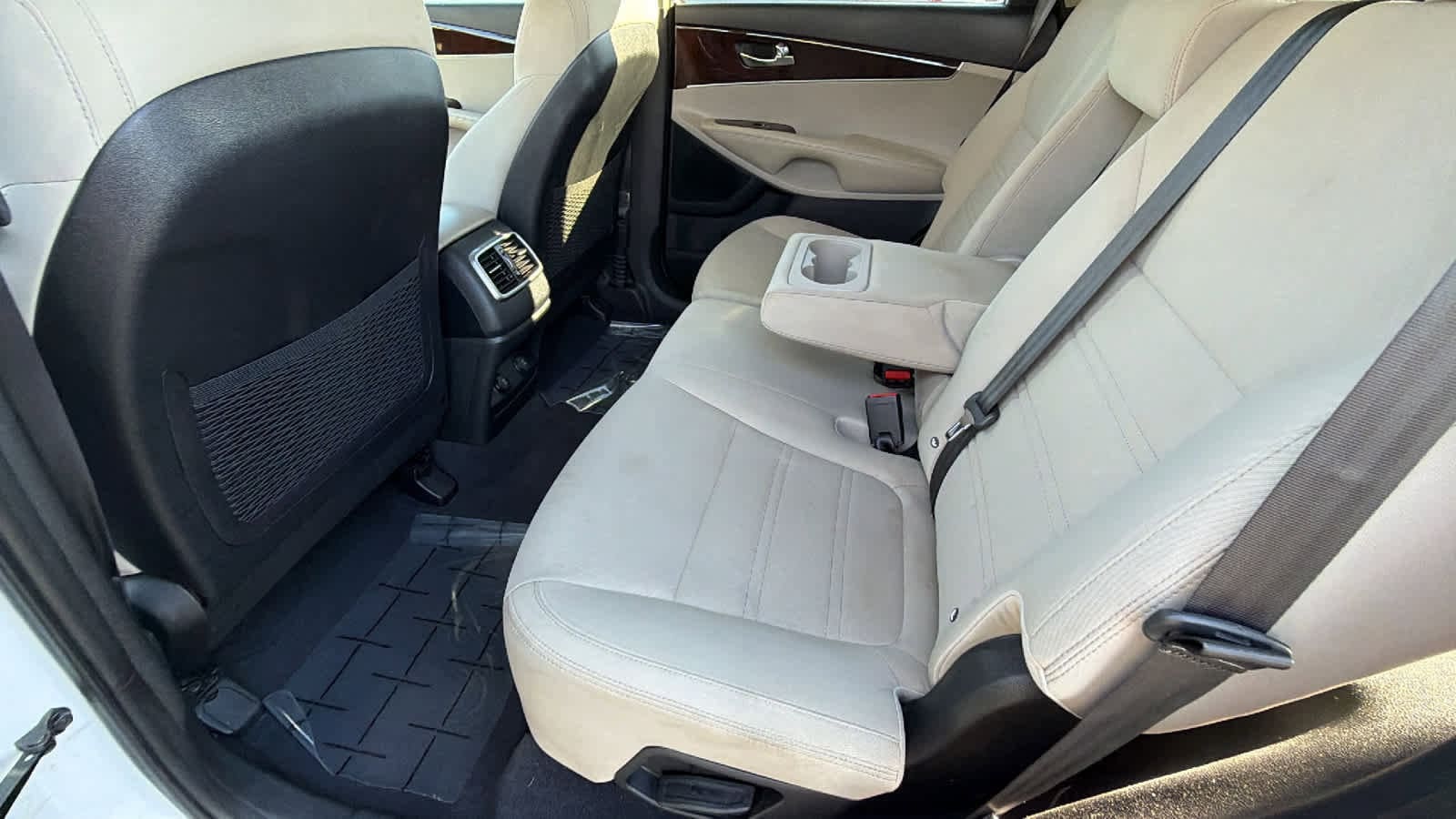 Thumbnail: 2016 Kia Sorento - 24