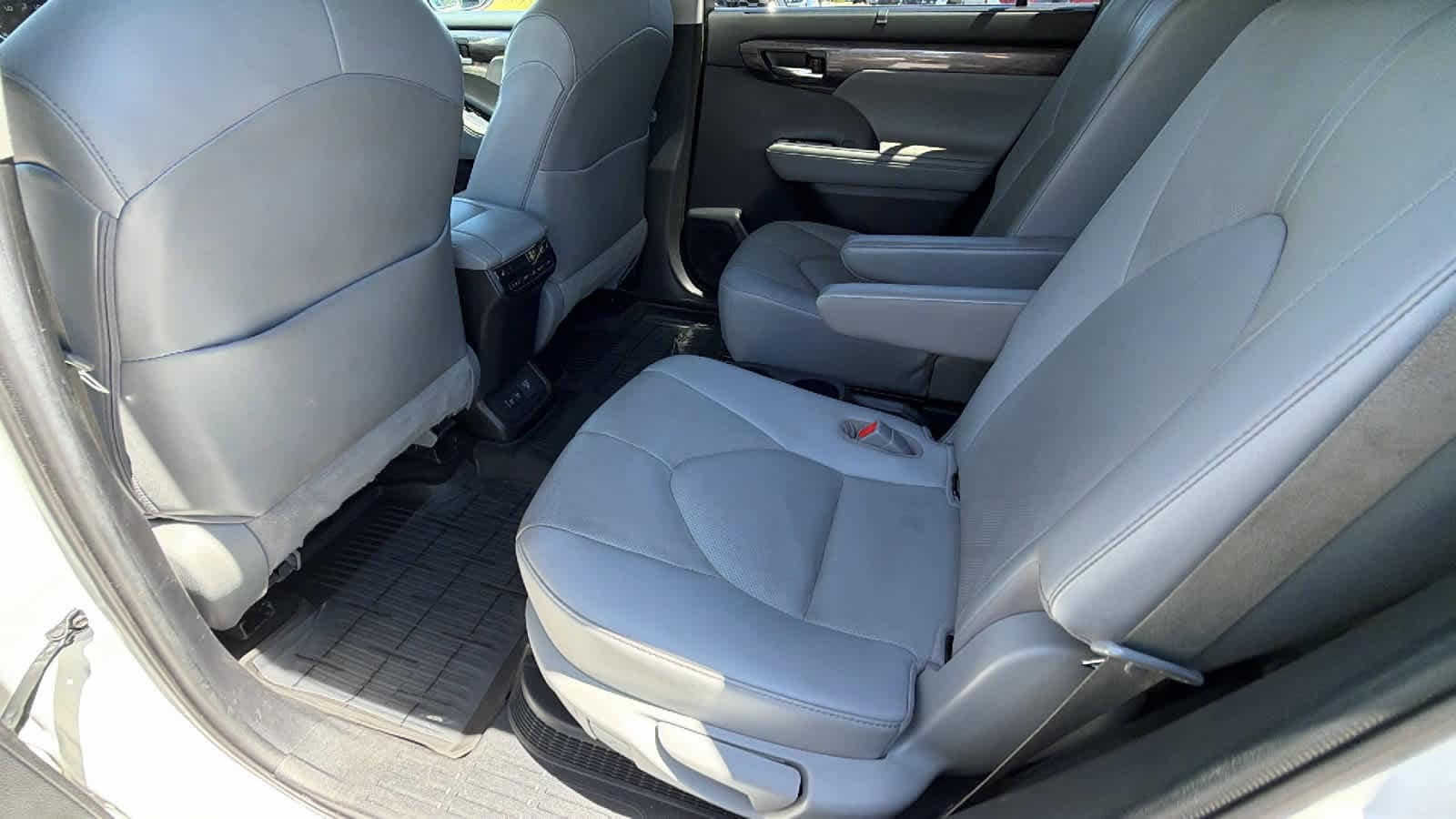 Thumbnail: 2021 Toyota Highlander - 24