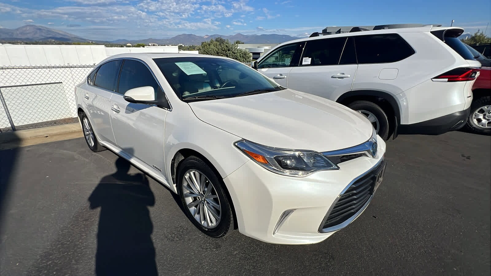 2018 Toyota Avalon Hybrid Limited photo 2