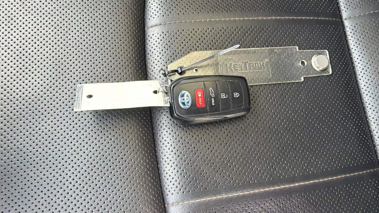 Thumbnail: 2021 Toyota Venza - 29