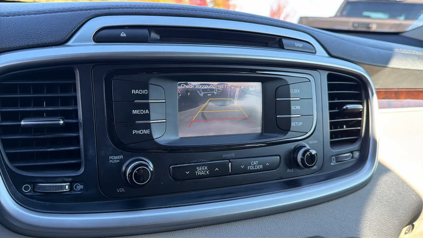 Thumbnail: 2016 Kia Sorento - 16